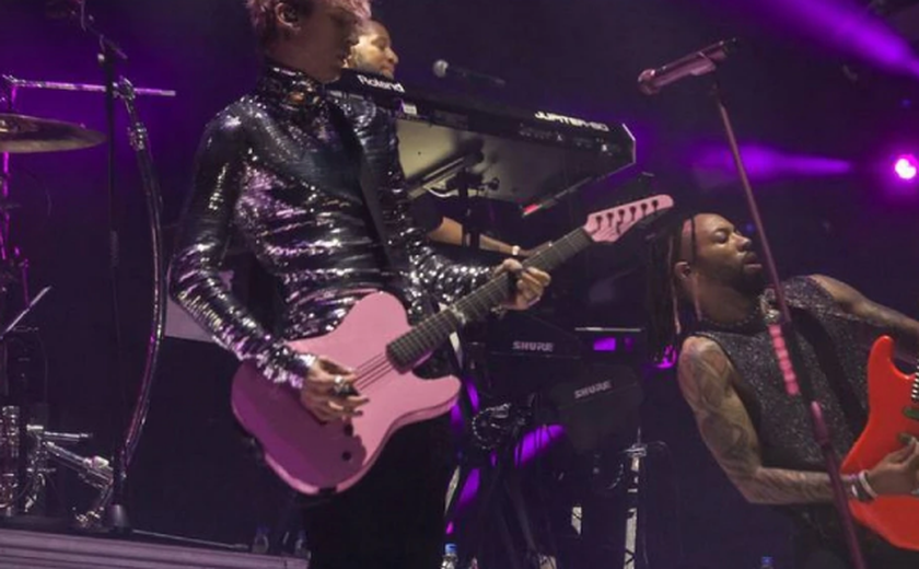Lollapalooza 2022: Machine Gun Kelly reveste seu punk rap de doçuras irresistíveis