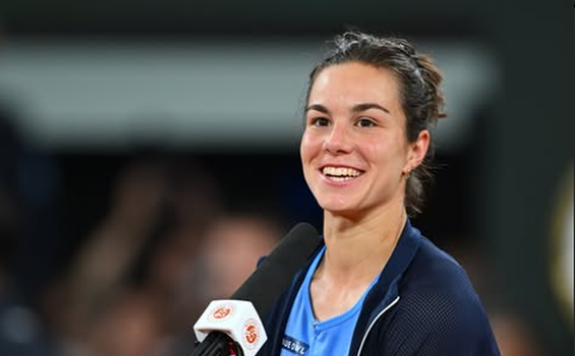 Sensação francesa bate Andreeva, vai à semifinal de Roland Garros e mantém 'conto de fadas'