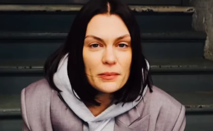 Jessie J é internada e descobre infecção após diagnóstico de câncer de mama