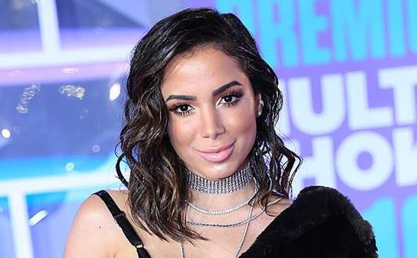Anitta nega rumores sobre novo preenchimento labial