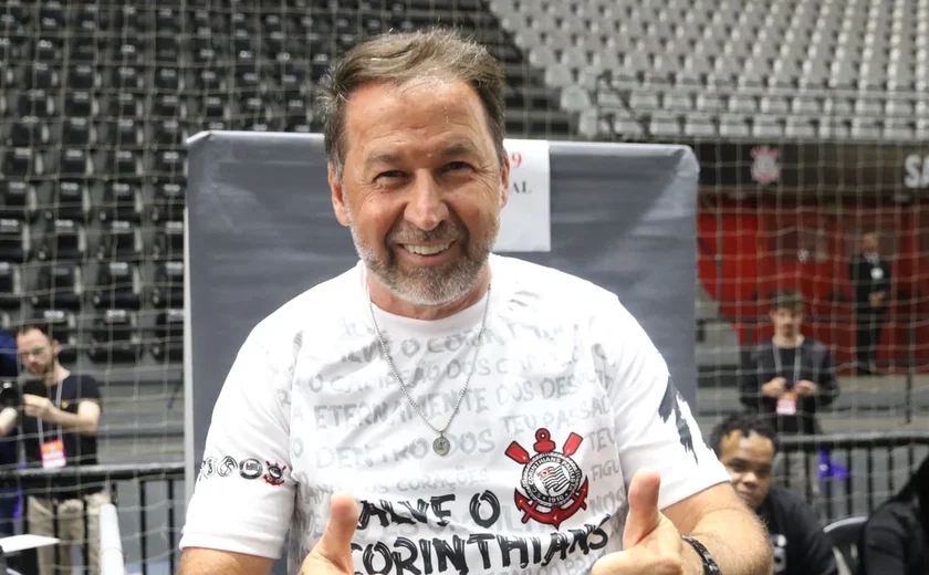 Augusto Melo doa R$ 1 mil para vaquinha da arena corintiana e web reage: 'Mais pobre que eu'