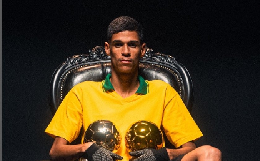 Luva de Pedreiro autografa camisa de Pedri, estrela do Barcelona e da seleção espanhola