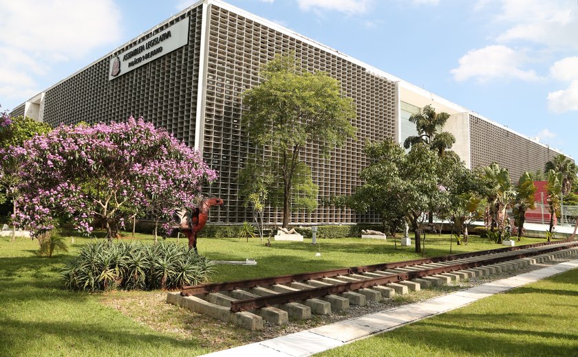 Alesp aprova aumento de até 98% e bônus milionários para servidores do TCE-SP