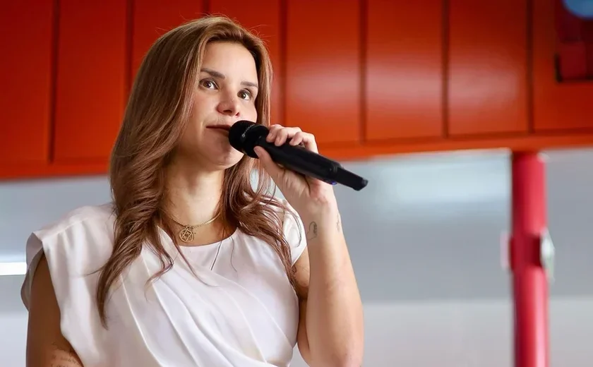 Prefeita Ceci cobra justiça e reforça a luta contra o feminicídio em Alagoas