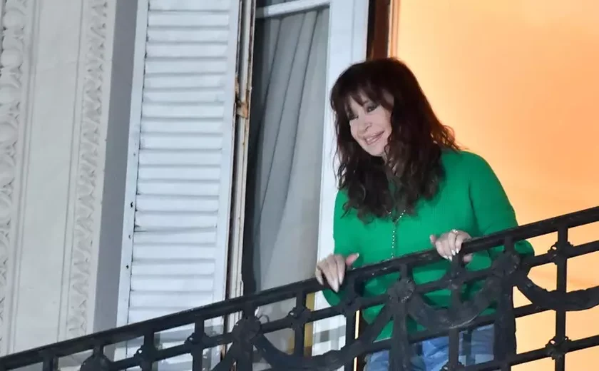 Justiça manda Cristina Kirchner usar tornozeleira eletrônica
