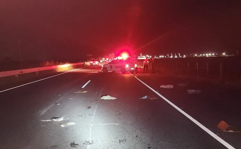 Mulher morre atropelada na AL-101 Sul em Barra de São Miguel