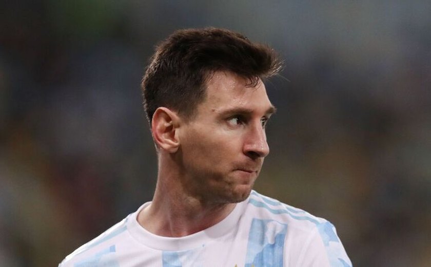 Laporta cutuca Messi: ‘Tinha de partir dele ideia de jogar de graça no Barcelona’