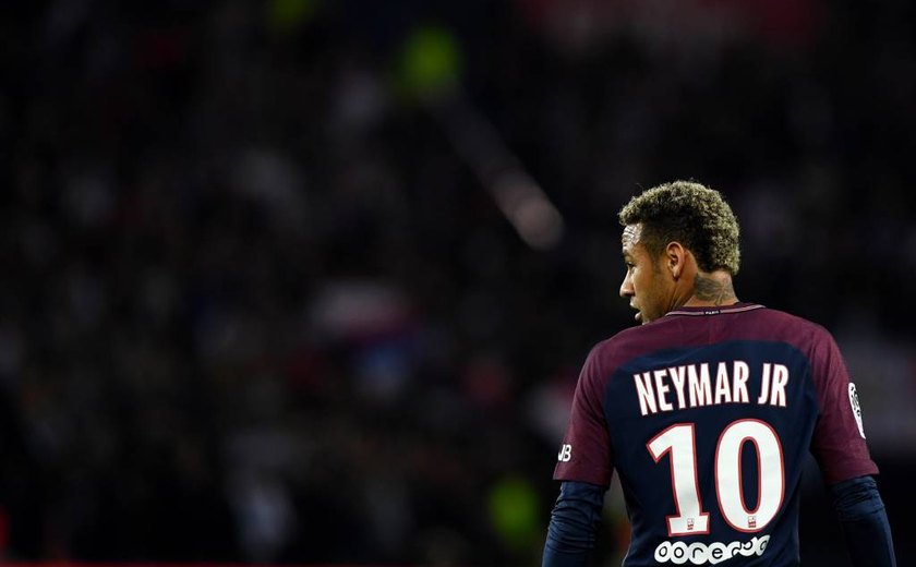 Neymar afirma que deve estar liberado para jogar em um mês