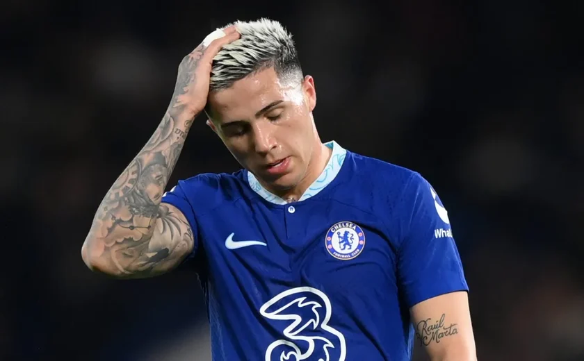 Enzo Fernández se desculpa no vestiário do Chelsea por música racista após título da Copa América