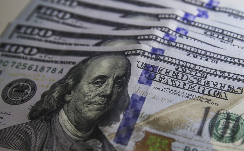 Dólar sobe para R$ 5,44 à espera de reunião do Copom
