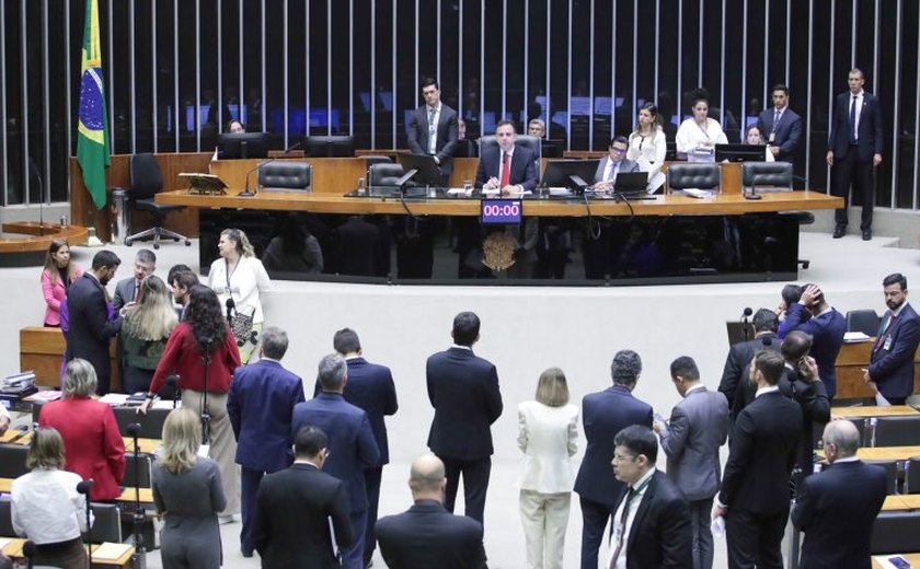 Relator apresenta em Plenário parecer sobre a regulamentação da reforma tributária; acompanhe