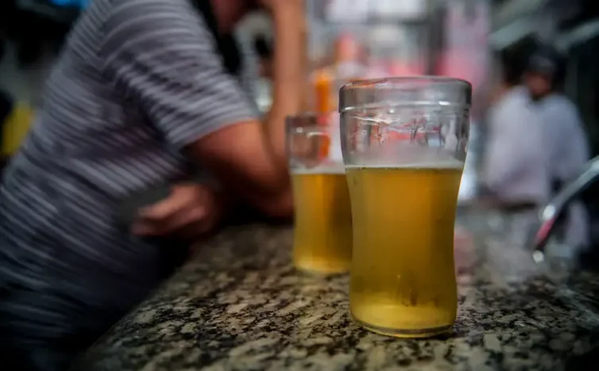 Reforma tributária: 61% da população apoia imposto para reduzir consumo de álcool