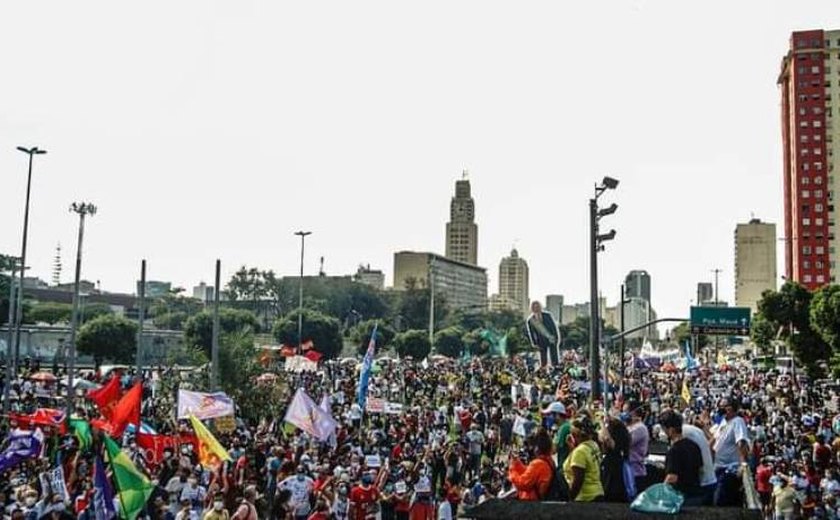 Manifestantes encerram protesto contra Bolsonaro no Rio