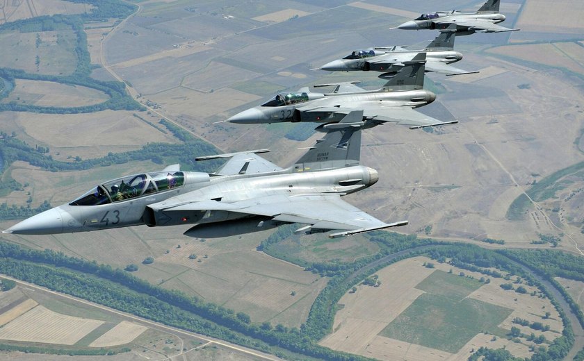 Após Brasil, Suécia quer avançar na América do Sul com o caça Gripen em concorrência com EUA