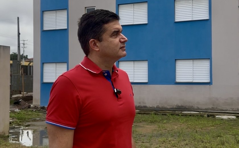 Rui Palmeira denuncia descaso para a entrega de 1.100 apartamentos prontos há dois anos e não distribuídos