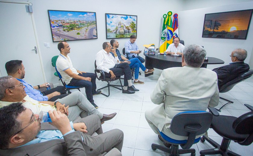 Prefeito Luciano recebe a visita do vice-presidente do TCE/AL e representantes da Loja Macônica