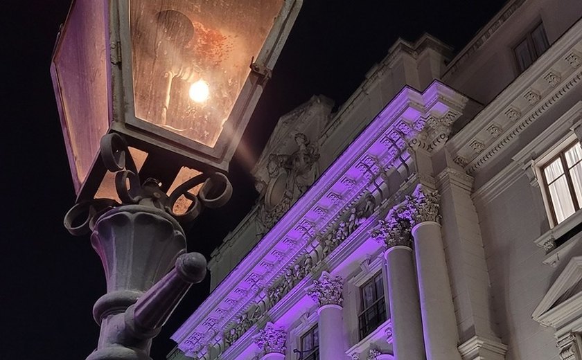 Lampiões a gás voltam a iluminar o centro de São Paulo