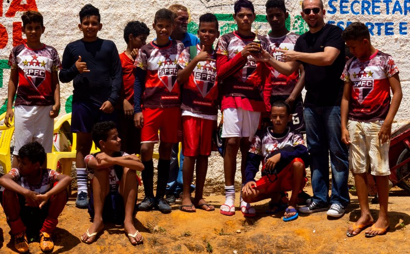 Escolinha de Futebol cria oportunidades para jovens do Brisa do Lago