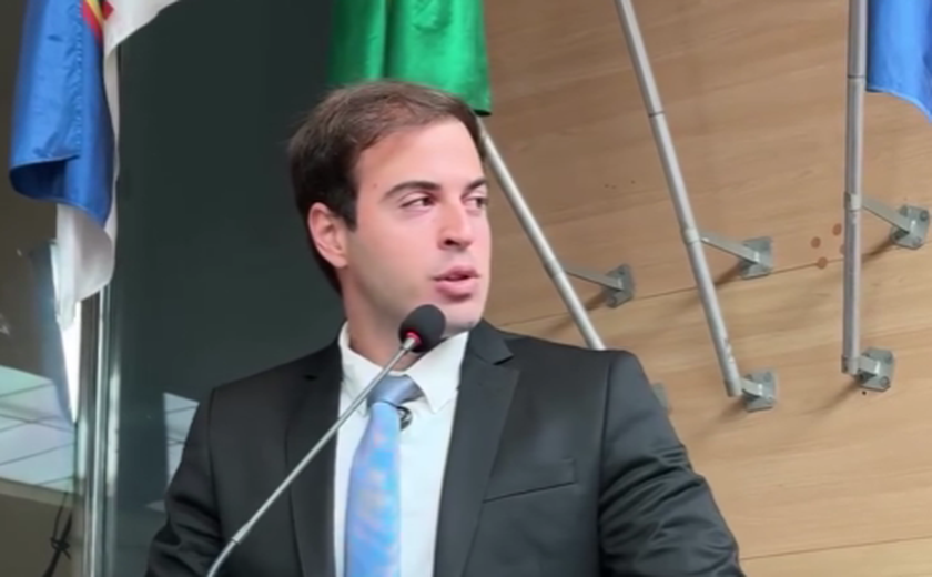 Filho de Gilson Machado joga Constituição no chão e chama Moraes de ditador