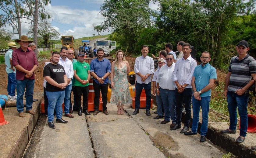 Prefeito Marlan inspeciona início dos trabalhos da recuperação da ponte de acesso a Limoeiro de Anadia