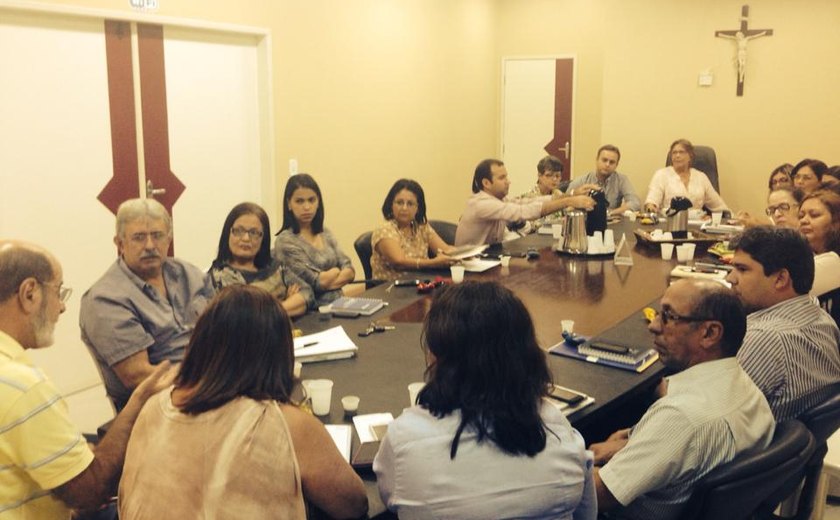 Arapiraca: Célia reúne secretários e anuncia aceleração de obras
