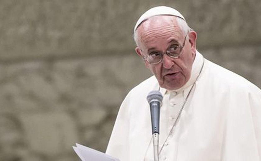 Papa Francisco pede avanços nas relações entre Cuba e Estados Unidos