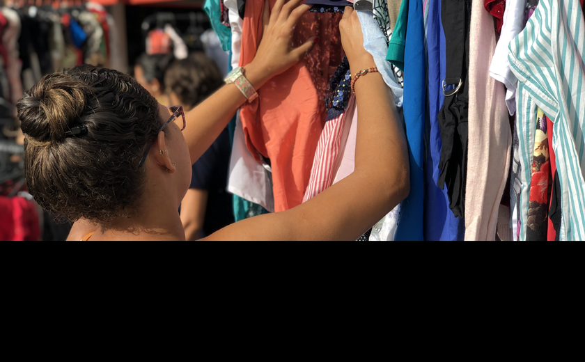 Bazar vende roupas de R$ 2 a R$ 20 neste sábado (05) no Centro de Maceió