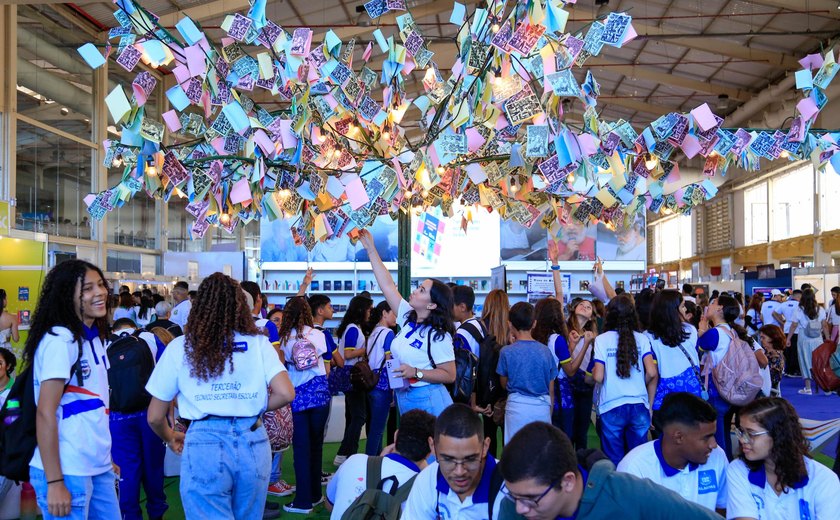 Estande da Seduc na Bienal recebeu mais de 15 mil pessoas e distribuiu 2.100 livros durante a Bienal