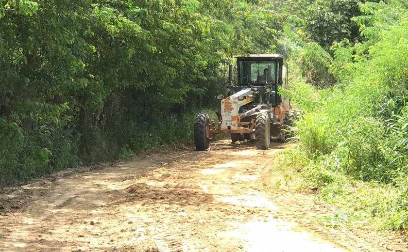 Prefeitura de Branquinha intensifica ações de melhorias nas estradas de acesso à zona rural