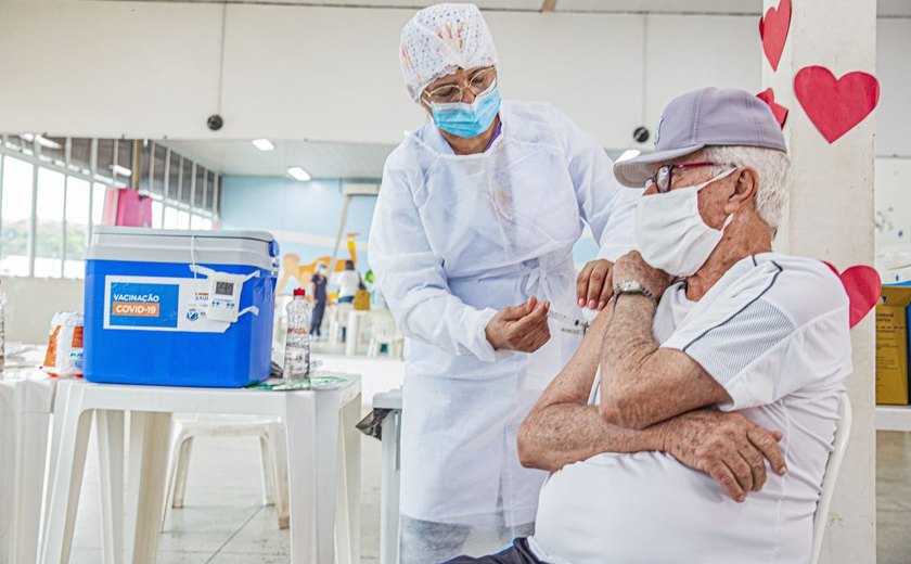 Arapiraca: Idosos com 75 anos ou mais começam a ser vacinados a partir de segunda-feira (15)
