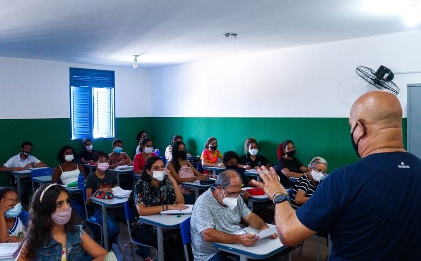 Núcleo de línguas estrangeiras dá início às aulas nesta terça-feira (8)