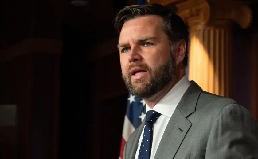 Candidato a vice de Trump, Vance mantém fala de que imigrantes estão comendo cães