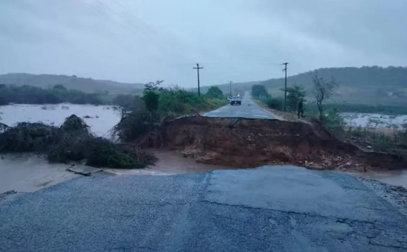 Fortes chuvas causam três mortes em rodovia no município de Capela, em Sergipe