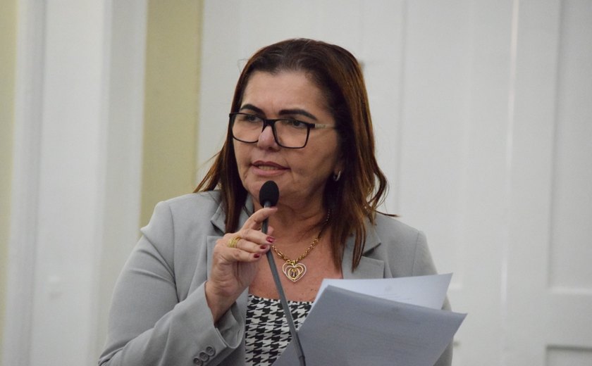 Ângela Garrote transfere título de eleitor para Palmeira e dá largada para 2020