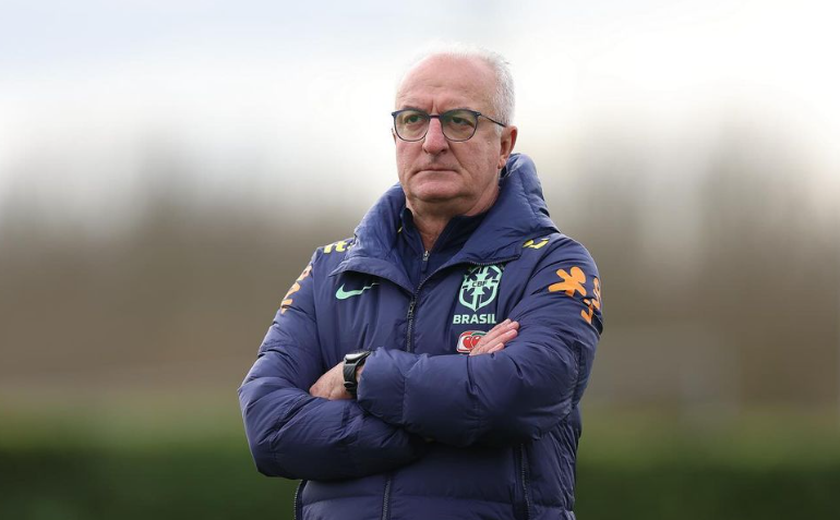 Dorival Jr. pede calma com oscilações da seleção brasileira: 'Momento é de formação'