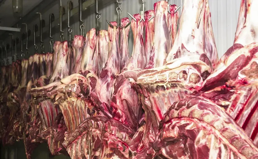 Empresas vão doar 2 milhões de quilos de carne ao RS