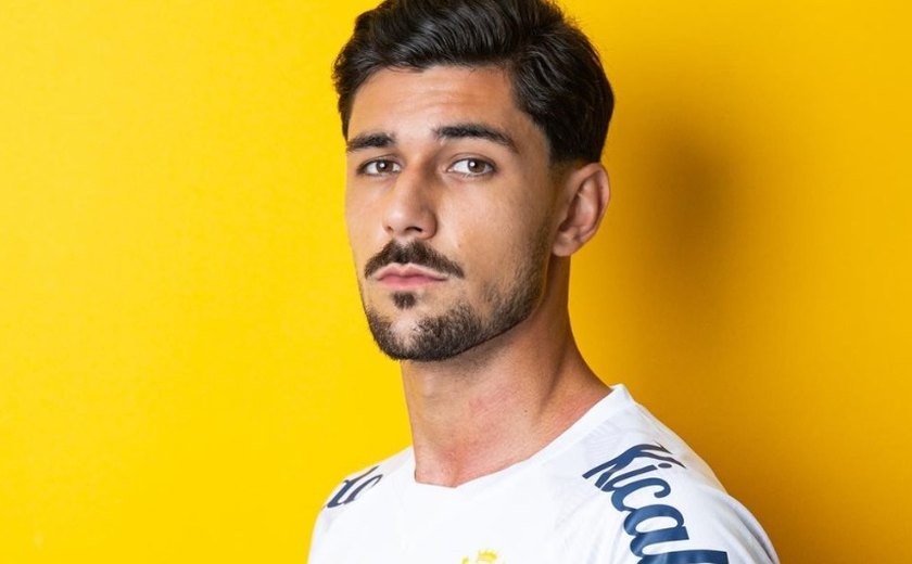 João Basso promete 'liderança e boa leitura de jogo' para ajudar o Santos a reagir