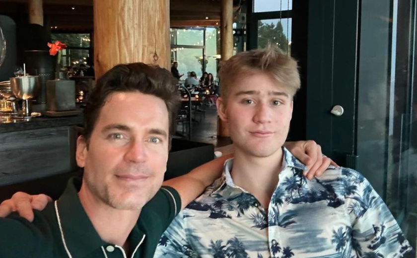 Matt Bomer faz aparição rara com filho, que já se prepara para a faculdade, e surpreende fãs: ‘O tempo voa’