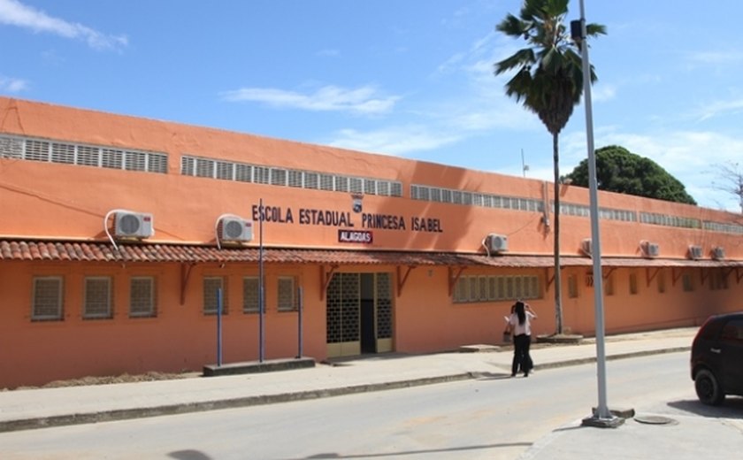 Governo de Alagoas já reformou 50% das escolas da rede estadual