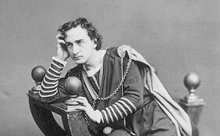Devoção a Shakespeare na obra cênica ‘Hamlet: 16 x 8’