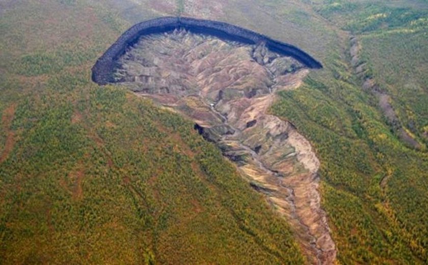 &#8216;Porta do Inferno&#8217;: a gigantesca cratera que continua crescendo e revela como a Terra era há 200 mil anos