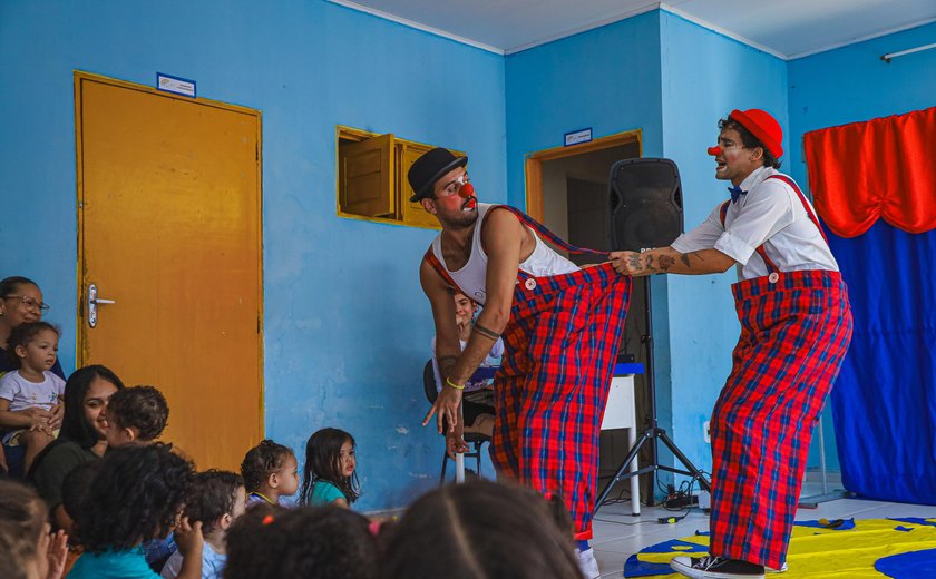 Praçalhada leva arte circense gratuita ao Jacintinho com espetáculo “O Garoto Motocross”