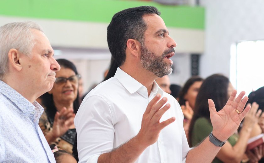Paulo Dantas participa de culto na Igreja do Evangelho Quadrangular