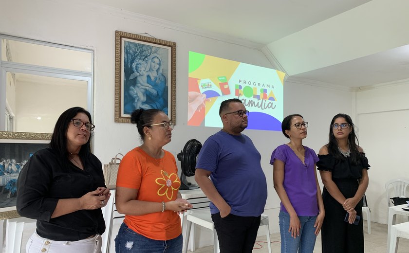 Mães, pais e responsáveis de alunos recebem orientações sobre o Bolsa Família