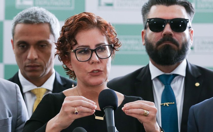 STF rejeita recurso e mantém condenação da deputada Carla Zambelli