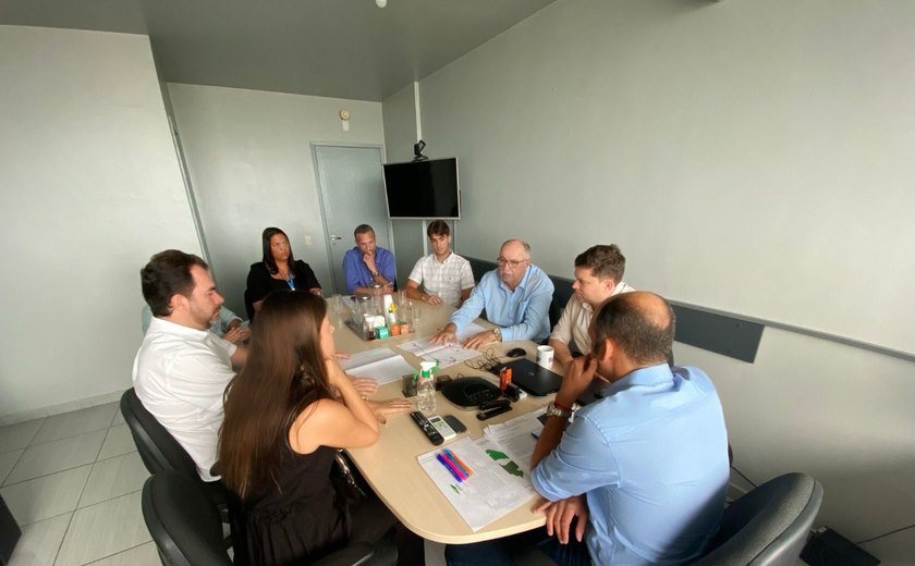Em reunião no Incra, prefeita Marcela Gomes garante retomada da obra de acesso ao assentamento Belo Horizonte