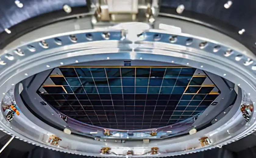 Supertelescópio com maior câmera digital do mundo começa a operar