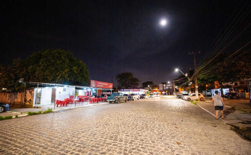 Prefeitura de Maceió leva iluminação em LED ao Conjunto Medeiros Neto