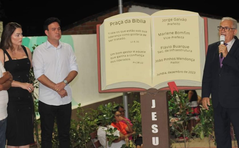 Prefeito Jorge Galvão encerra ano de 2023 com a entrega da Praça da Bíblia em Jundiá