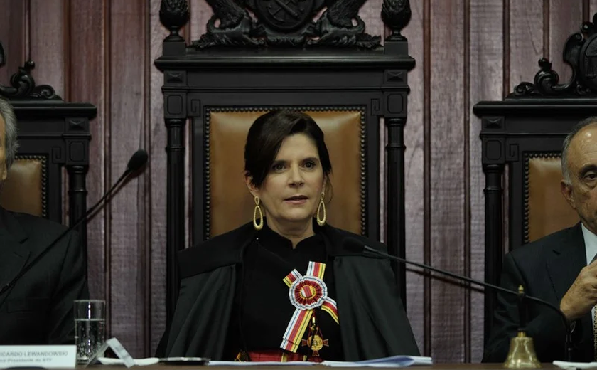 Ministra do STM critica Lula por falta de indicações femininas ao Judiciário